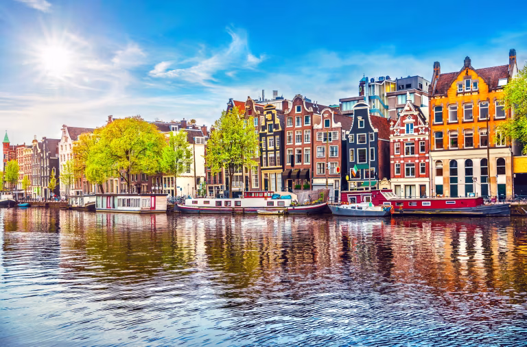 Essential Travel Tips for an Amsterdam to Paris Journey